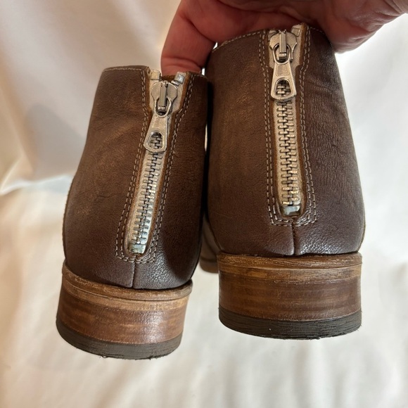 Free People Sz 40 Brown Pointy Toe Ankle Boots Straps Zipper Closure Leather - Picture 9 of 12